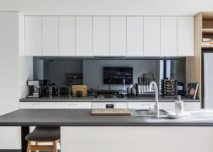 Large Central Prahran Retreat